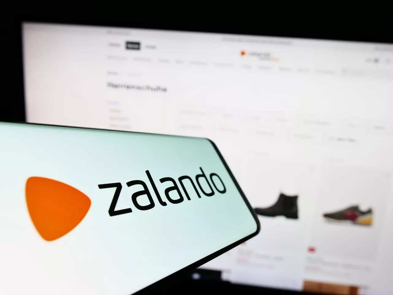 Sztuczna inteligencja pomoże Zalando zwiększyć sprzedaż (fot. Shutterstock)