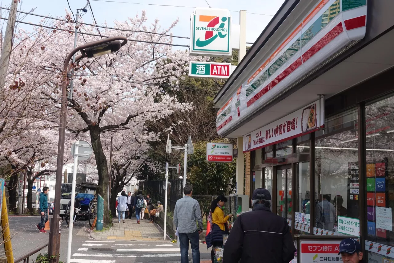 Na zdj. sklep sieci 7-Eleven w Tokio (fot. Shutterstock)