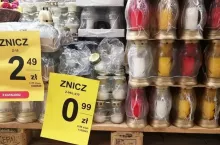 Liczba promocji na znicze w sklepach zmniejszyła się o 9 proc. rok do roku.