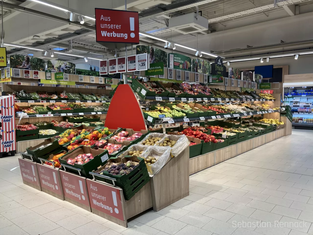 Odwiedzany sklep Lidl w najnowszym koncepcie znajduje się w centrum handlowym.