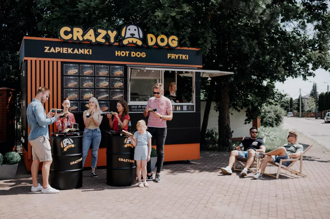 <p>Lokal należący do sieci ”Crazy Dog”</p>