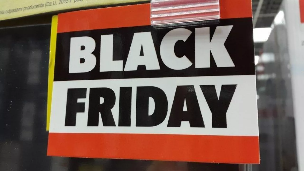 Jakie pokolenie najbardziej skorzysta z Black Friday? (fot. wiadomoscihandlowe.pl)