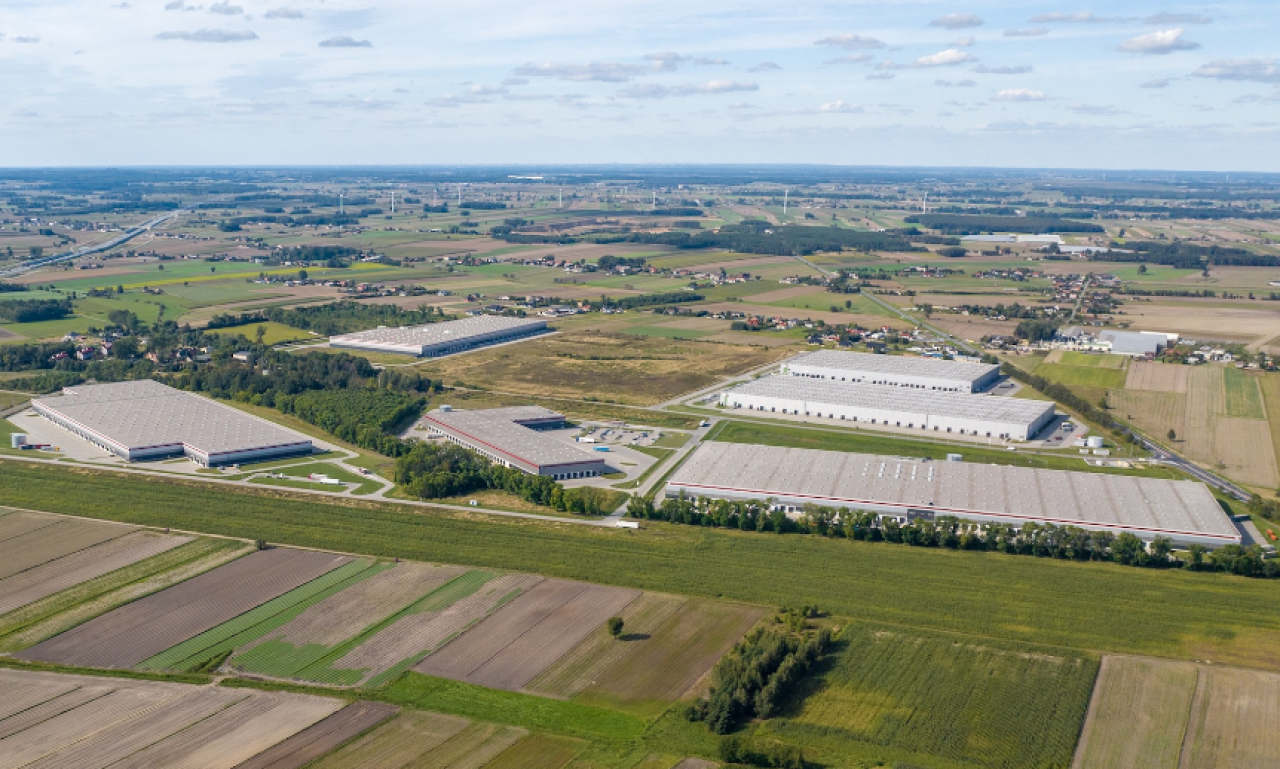 Park P3 oferuje nie tylko dogodne połączenia drogowe dzięki &lt;strong&gt;strategicznemu położeniu w centralnej Polsce&lt;/strong&gt;, ale także &lt;strong&gt;nowoczesne i elastyczne rozwiązania magazynowe&lt;/strong&gt;