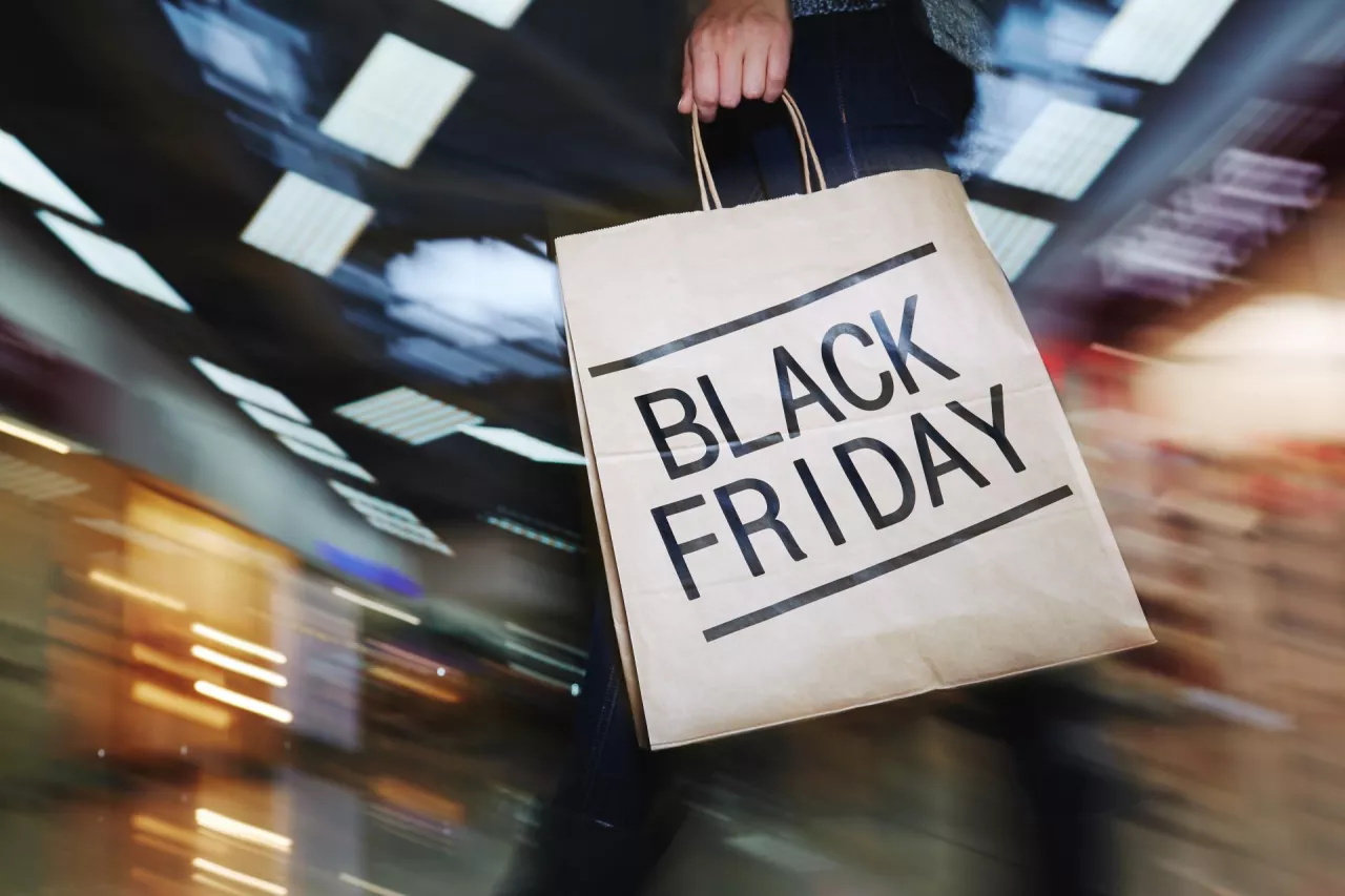 Większość Polaków (72 proc.) podczas Black Friday decyduje się na zakupy w sklepach online