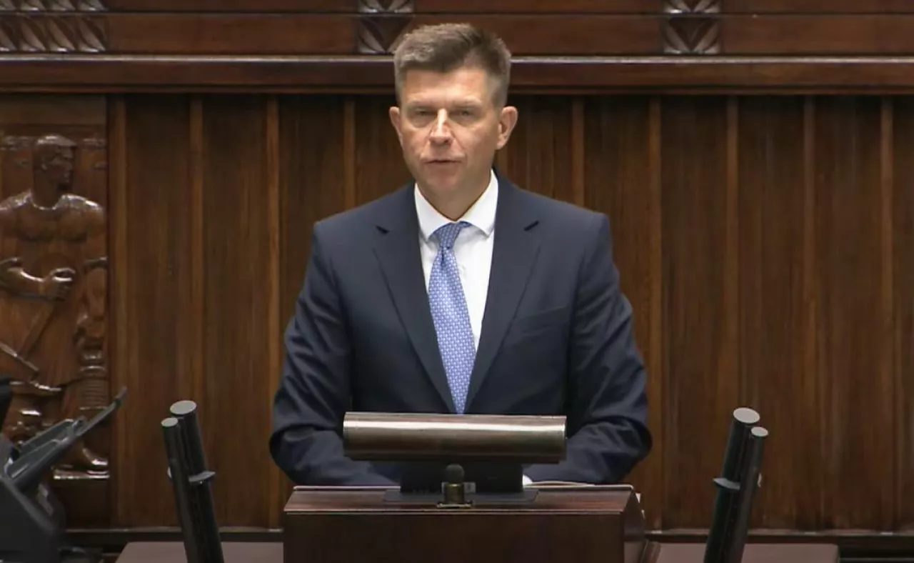 Ryszard Petru może spędzić tegoroczną Wigilię nie w Sejmie, ale  za kasą w dyskoncie (fot.youtube.com)