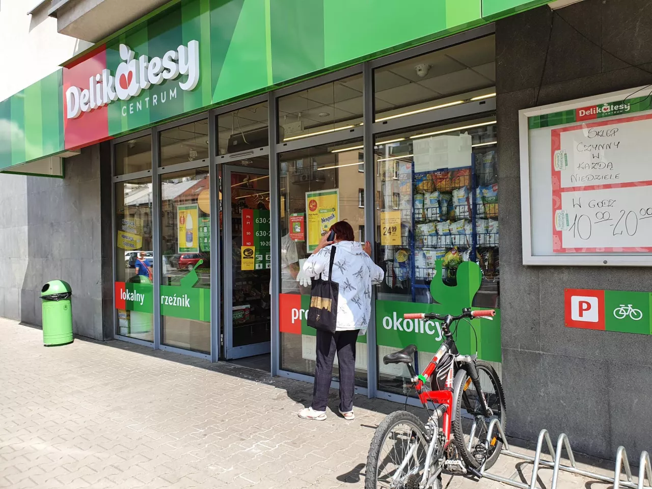 <p>Sklep sieci Delikatesy Centrum w Warszawie</p>