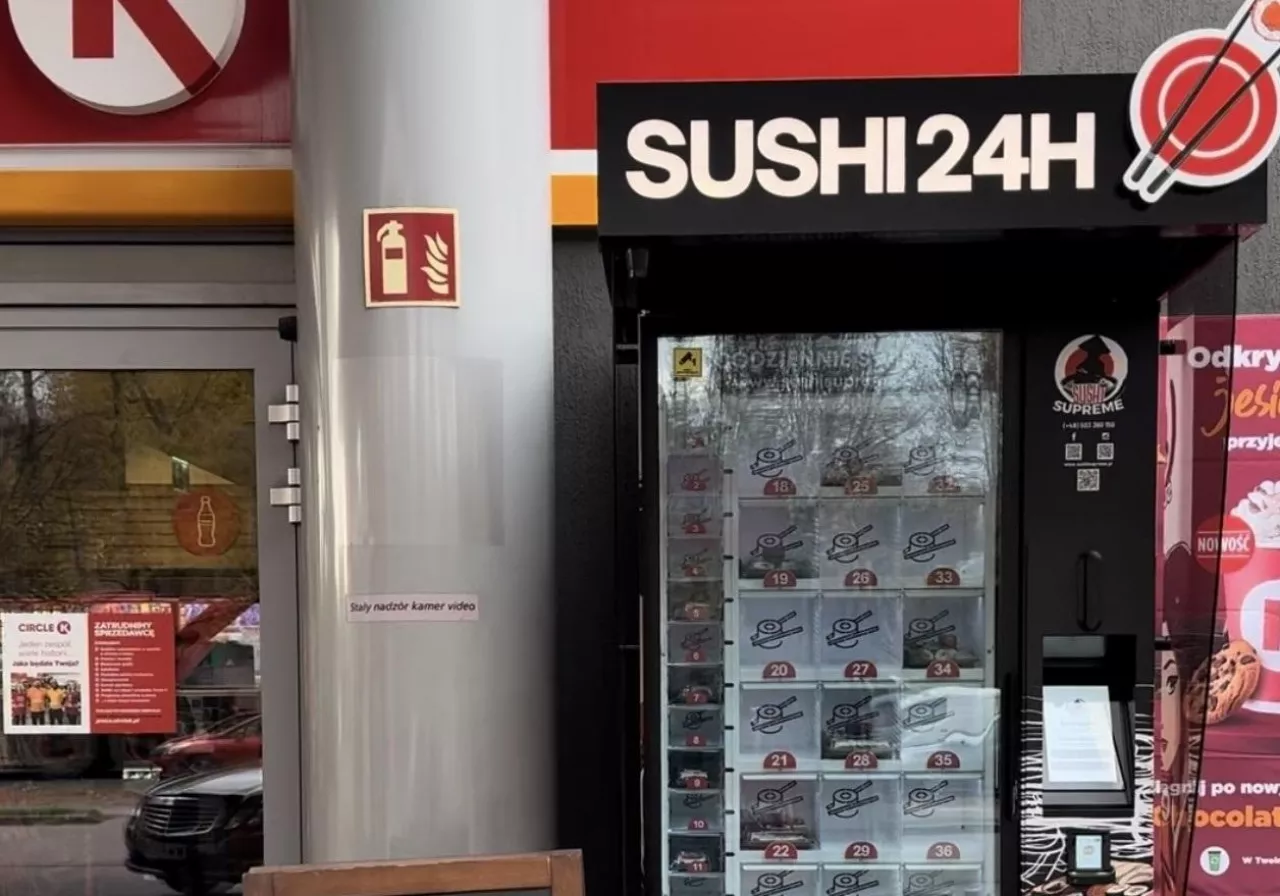 Automat vendingowy Sushi Supreme w Warszawie (fot. Sushi Supreme)