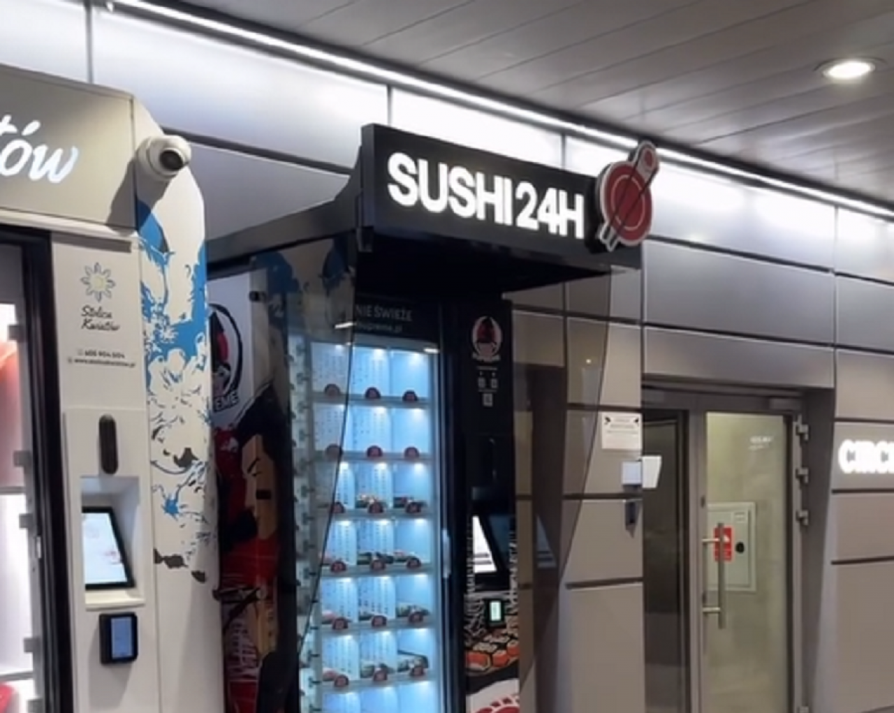 Automat vendingowy Sushi Supreme w Warszawie (fot. Sushi Supreme)