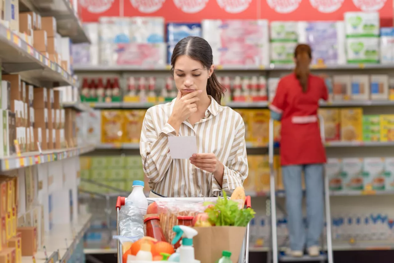 Za wysokie ceny w małych skelpach odpowiadają producenci, którzy często ulegają presji ze strony dyskontów - grzmi Polska Izba Handlu (fot. Shutterstock)