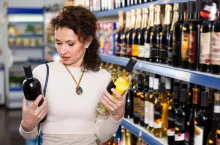 Naczelny chirurg USA chce specjalnych oznaczeń na butelkach alkoholu (fot. Shutterstock)