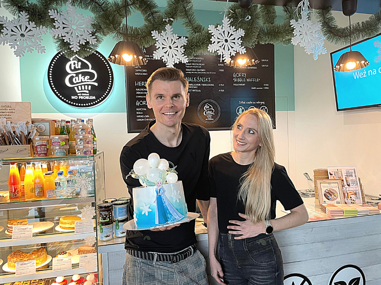 <p>Pan Marcin i pani Marta Szymczakowie - multifranczyzobiorcy sieci Fit Cake</p>