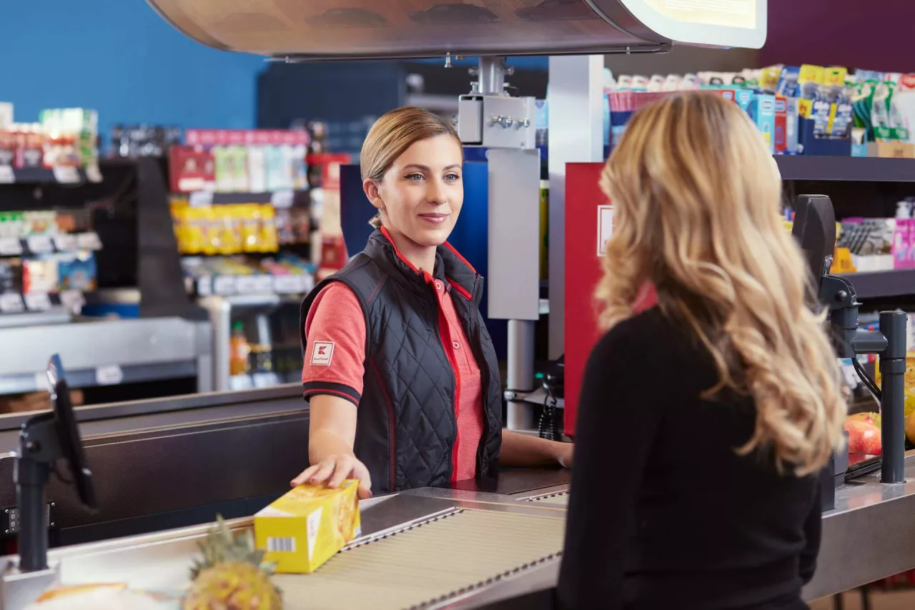 Pracownica sieci Kaufland (fot. Kaufland)