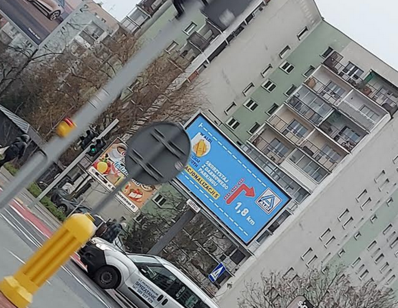 Aldi zaprasza kierowców na swoje parkingi w Warszawie