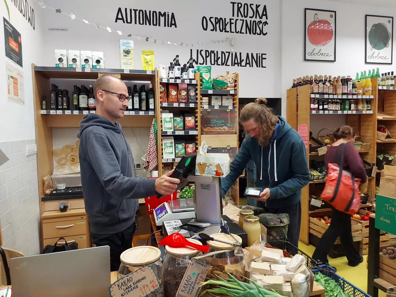 Sklep Dobrze przy ul. Polnej w Warszawie, prowadzony przez spółdzielnię i kooperatywę pod tą samą nazwą (fot. Dobrze)