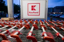 Kaufland logo, wózki, szyld