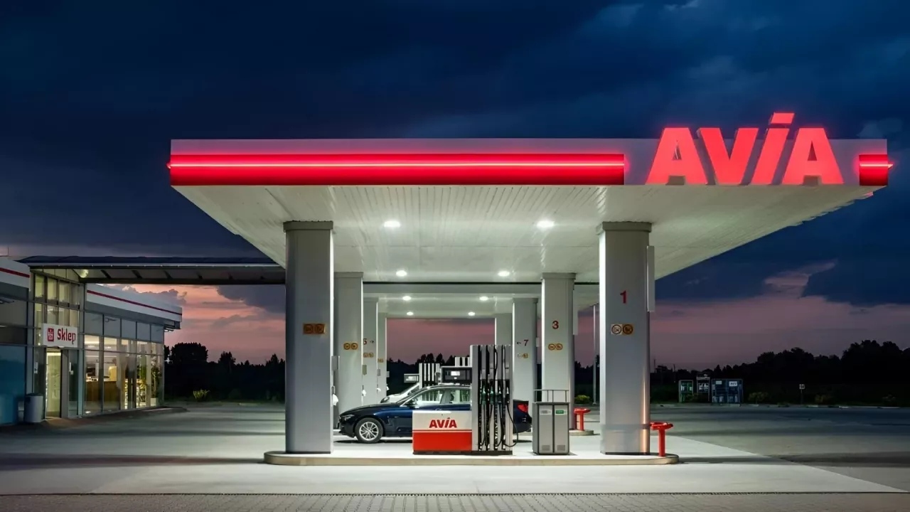 <p>Stacja paliw Avia</p>