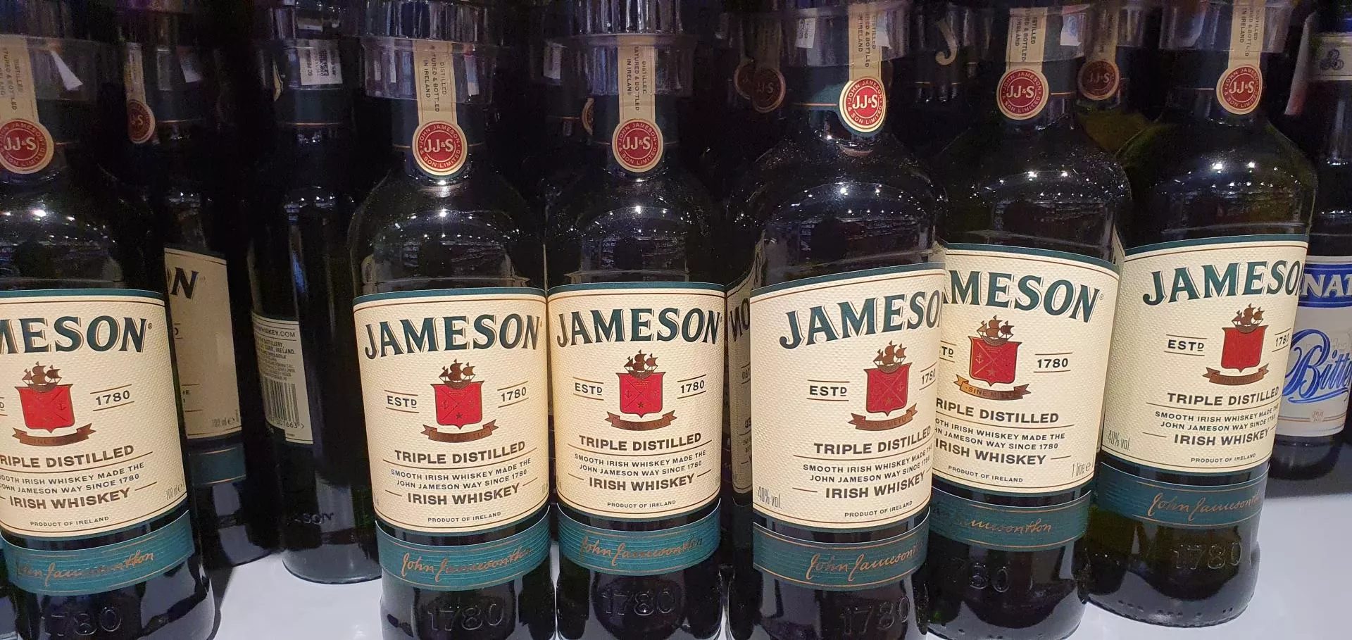 Whiskey Jameson w Biedronce za mniej niż 2 zł! Koszmarny błąd cenowy dyskontowej sieci