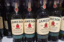 Przez wiele godzin whiskey Jameson można było kupić w Biedronce za śmiesznie tanio (fot. Shutterstock)