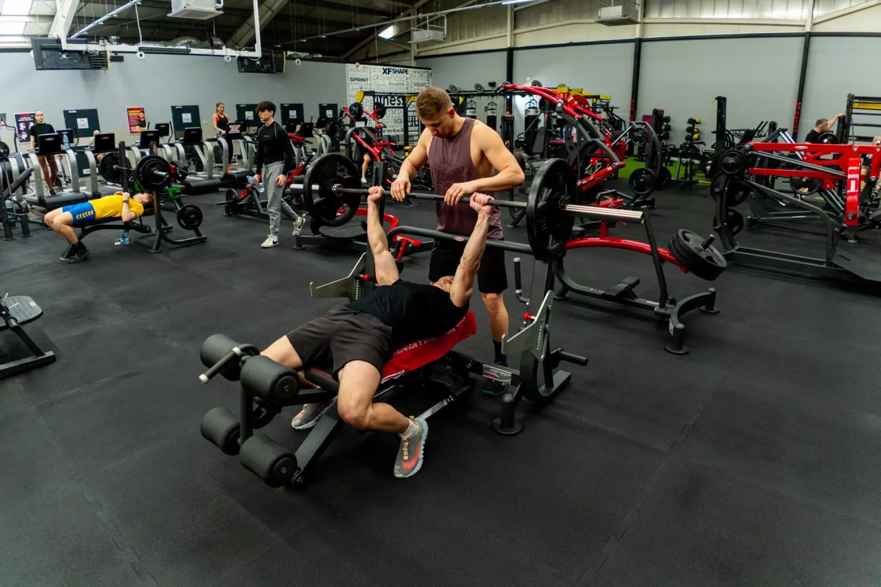 <p>Wnętrza klubu należącego do sieci Xtreme Fitness Gyms</p>