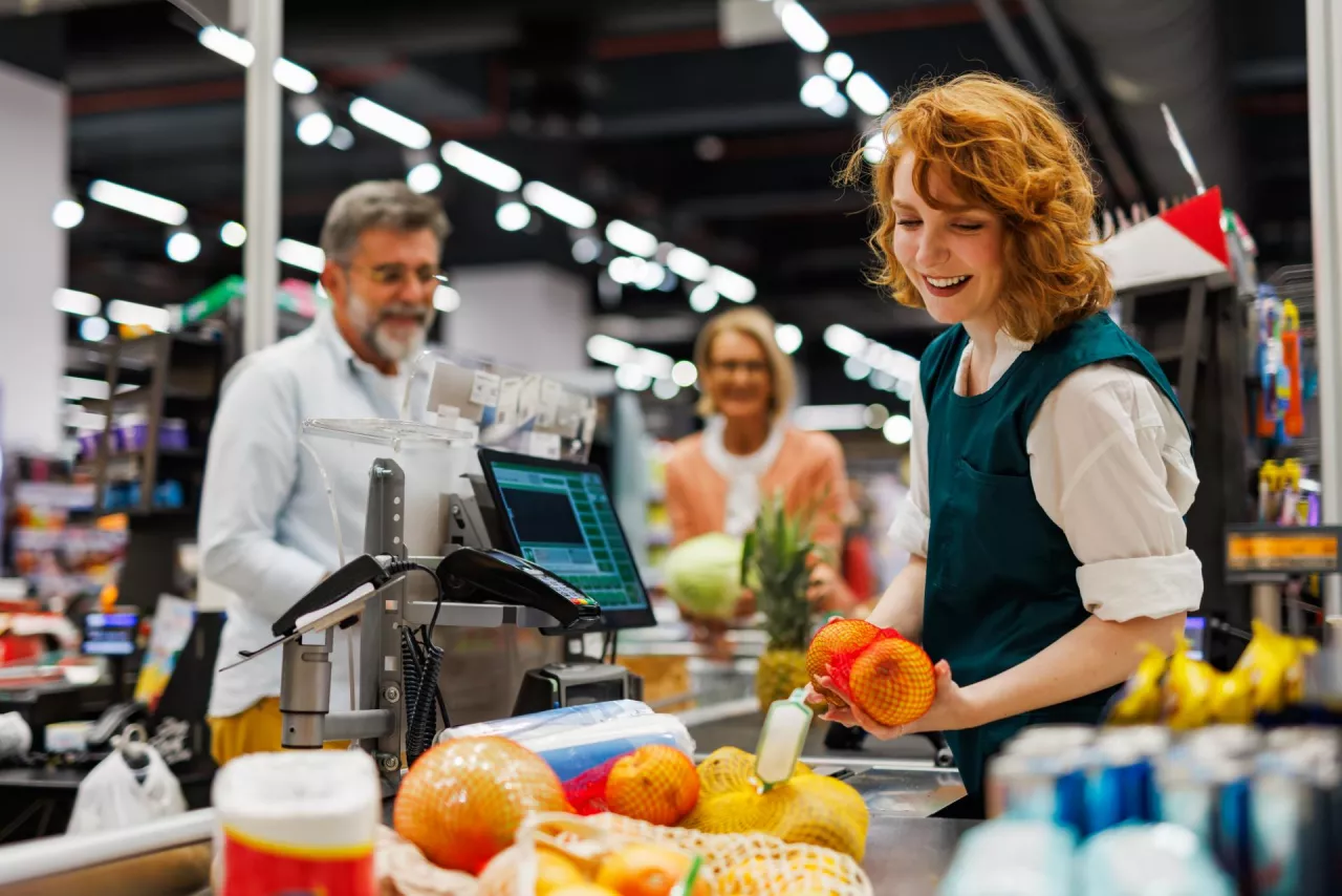 Dane GUS wskazują na co prawda nieznaczną, ale jednak poprawę koniunktury w handlu detalicznym (fot. Shutterstock)