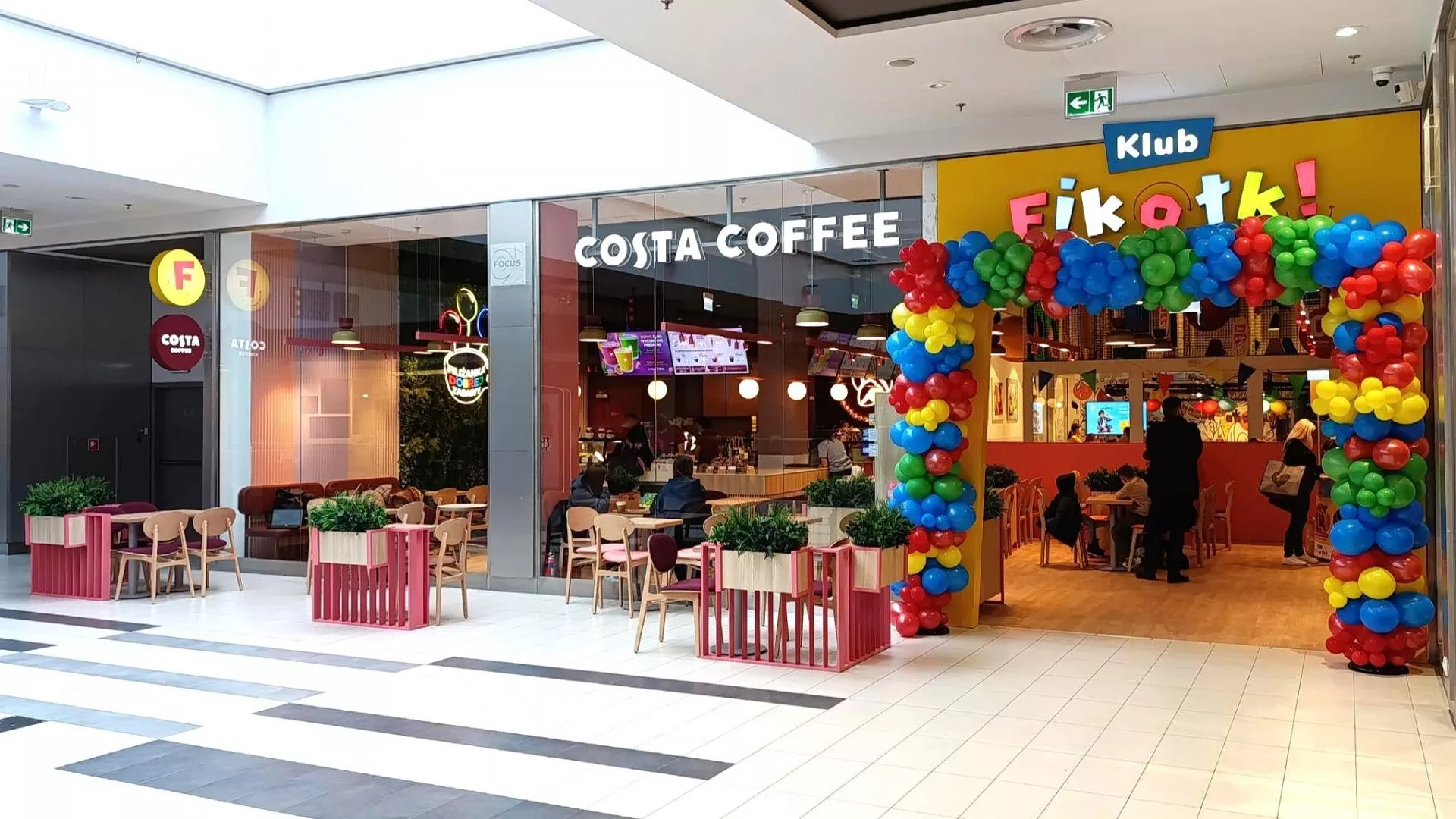 Costa Coffee rusza z ekspansją w modelu franczyzowym. Pierwszy lokal powstał w połączeniu z... salą zabaw dla dzieci Fikołki