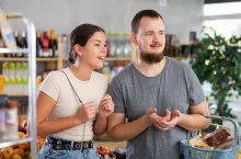 Konsumenci byli w lutym w lepszych nastrojach niż w styczniu (fot. Shutterstock)