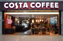 Na zdj. kawiarnia Costa Coffee (fot. Sorbis/Shutterstock)