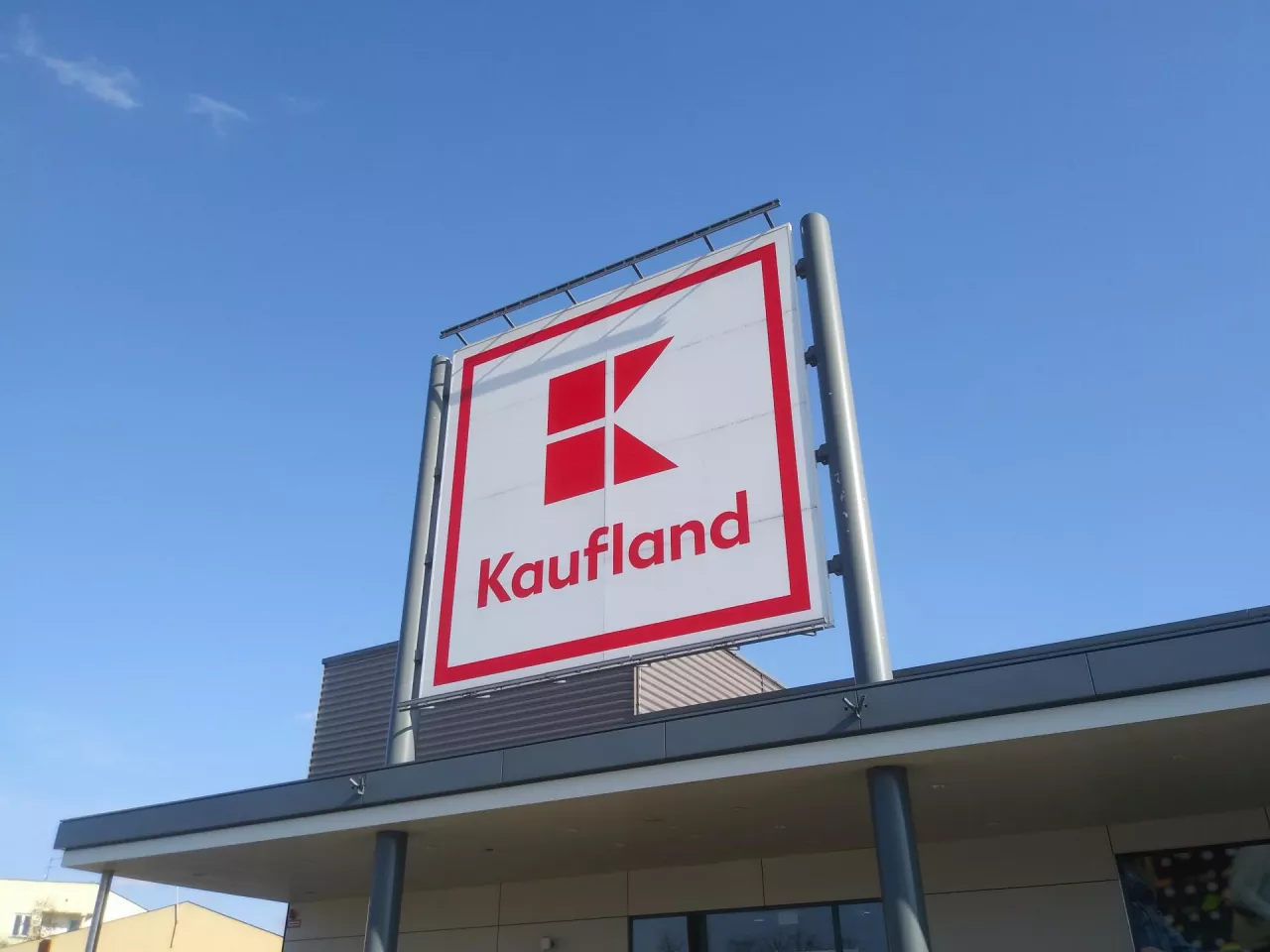 Logo sieci Kaufland (Shutterstock)