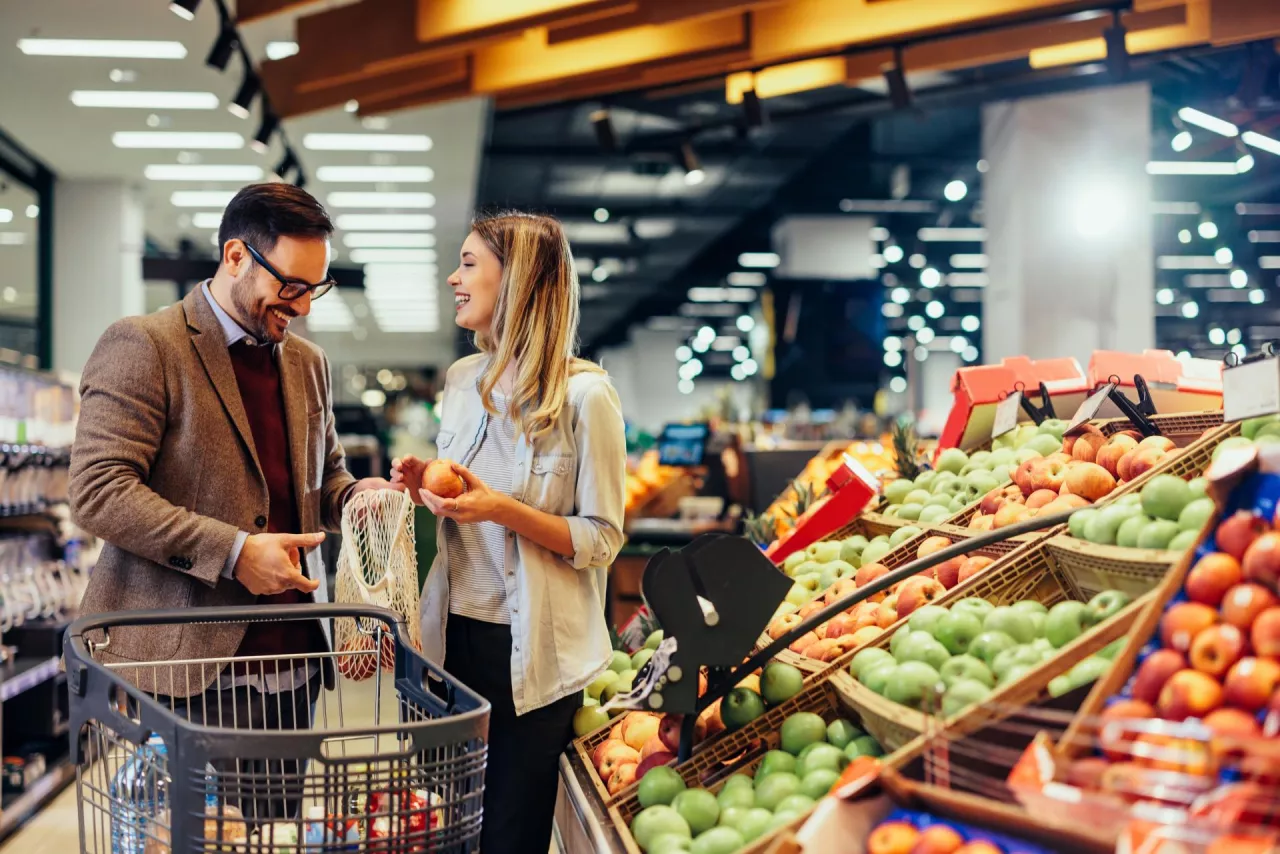 Młodsi konsumenci nie chcą gromadzić dóbr materialnych, co uderza w sektor handlowy (Shutterstock)