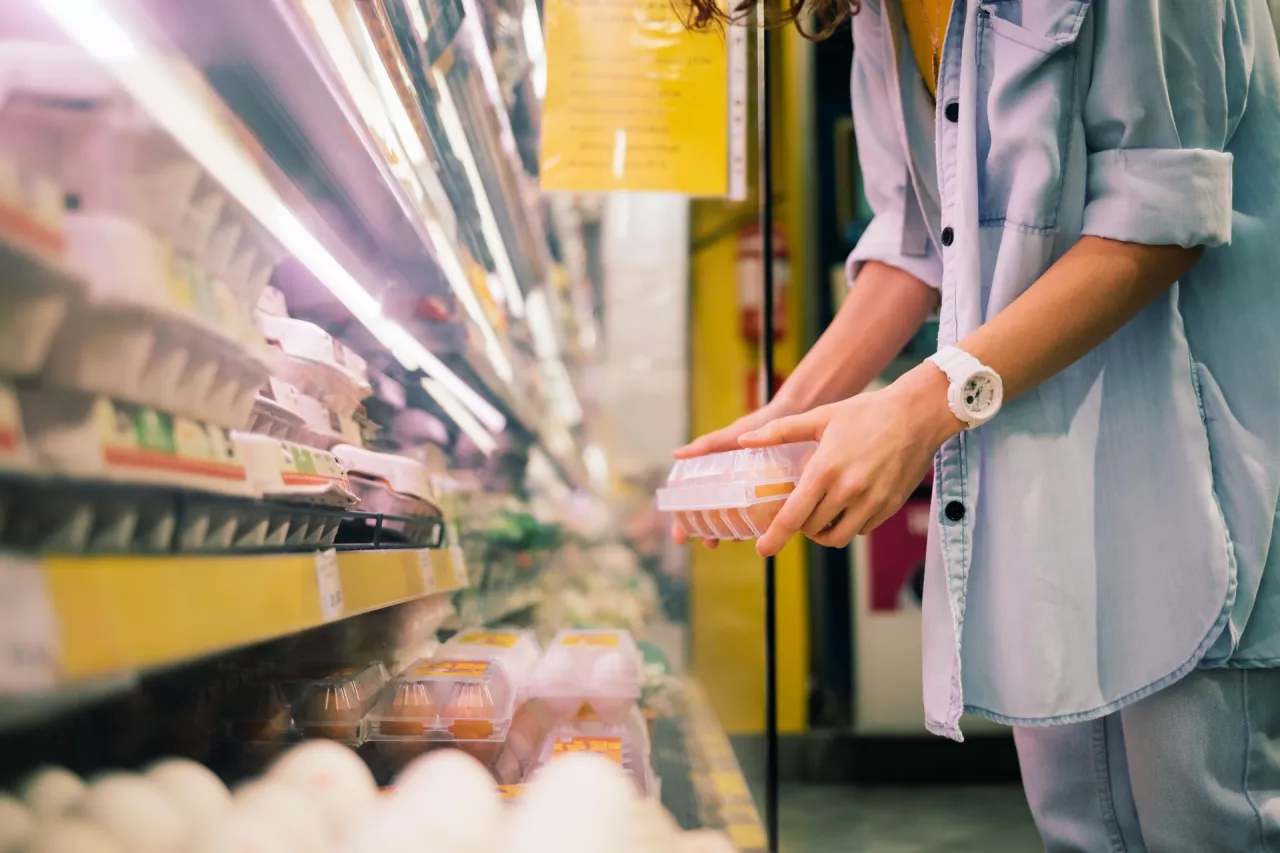 Które produkty na wielkanocny stół będą kosztować w 2025 r. więcej niż w 2024? (fot. Shutterstock)