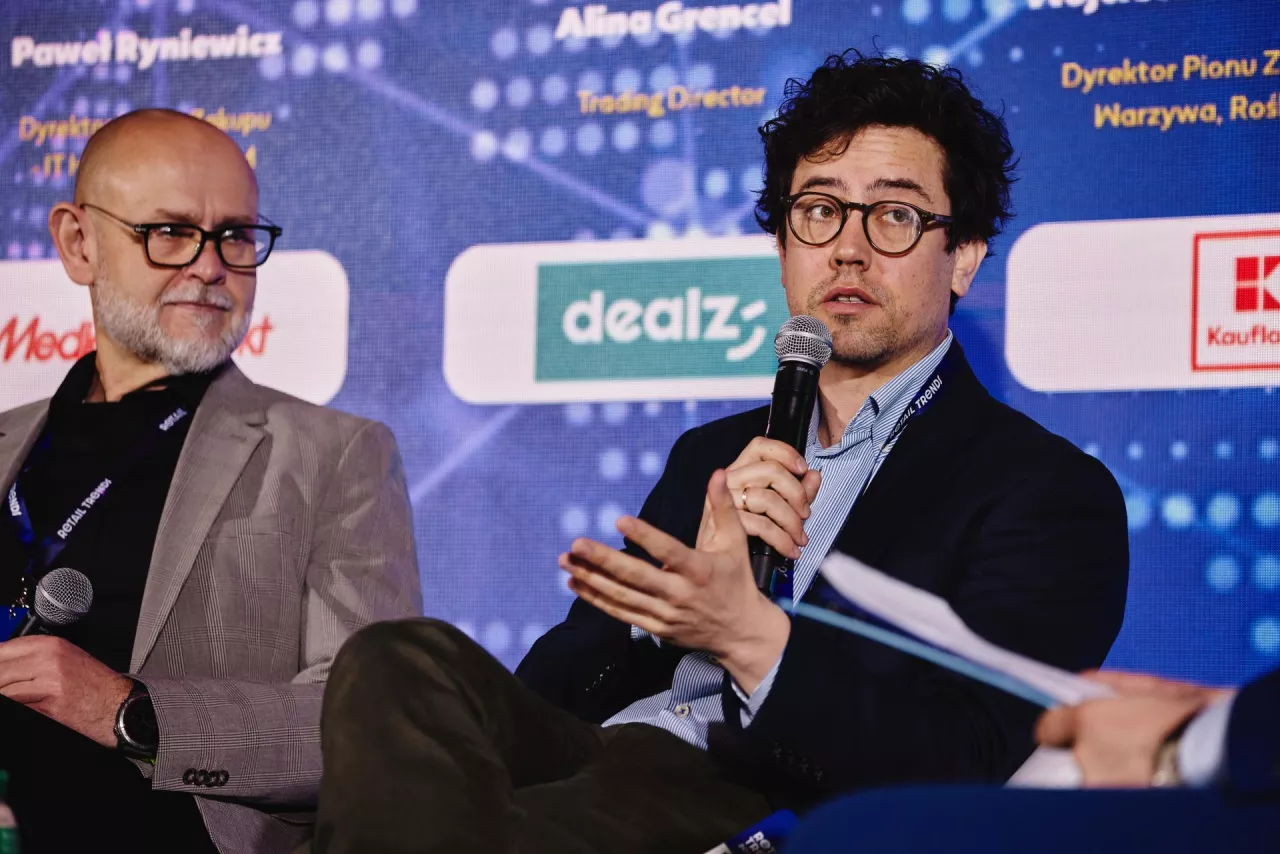 Piotr Lubiewa-Wieleżyński, dyrektor rozwoju sprzedaży w Carrefour Polska wziął udział w debacie na sali Buying &amp; Selling Trends podczas kongresu Retail Trends 2025 (fot. wiadomoscihandlowe.pl)