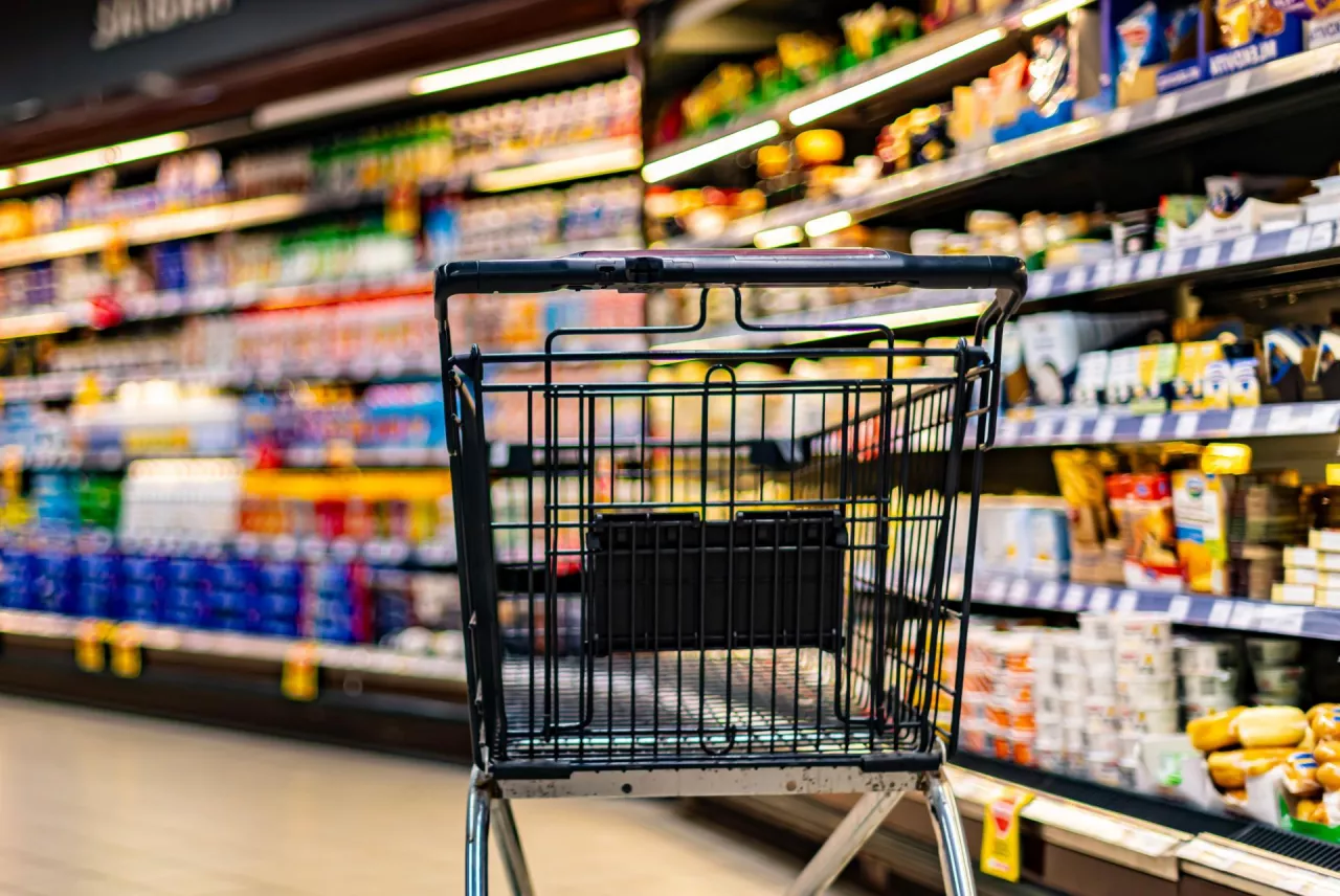 <p>Spadła sprzedaż w sklepach małoformatowych</p>