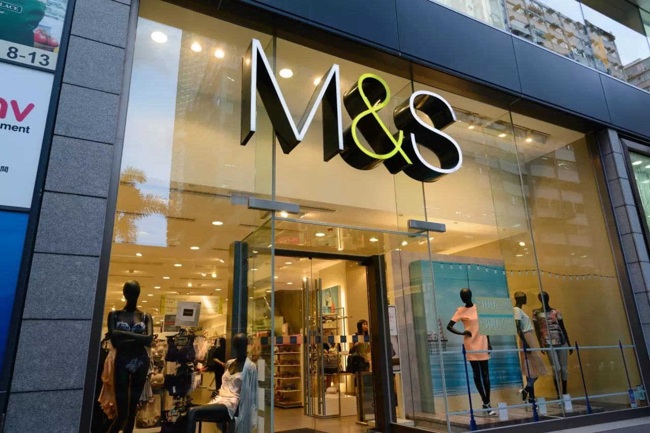 Sklep sieci Marks &amp; Spencer (shutterstock)