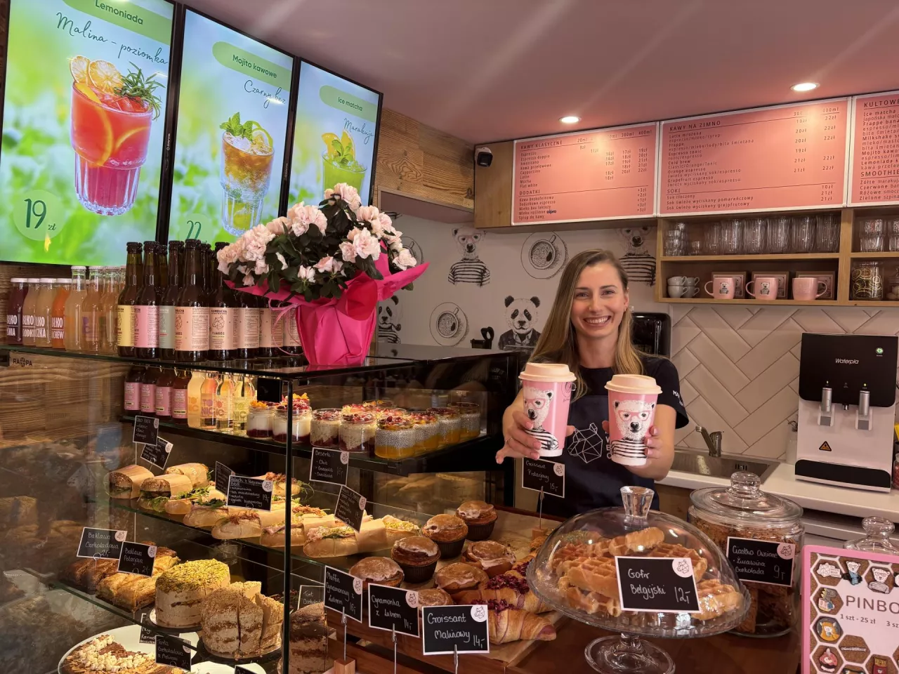 <p>Nowa kawiarnia White Bear Coffee</p>