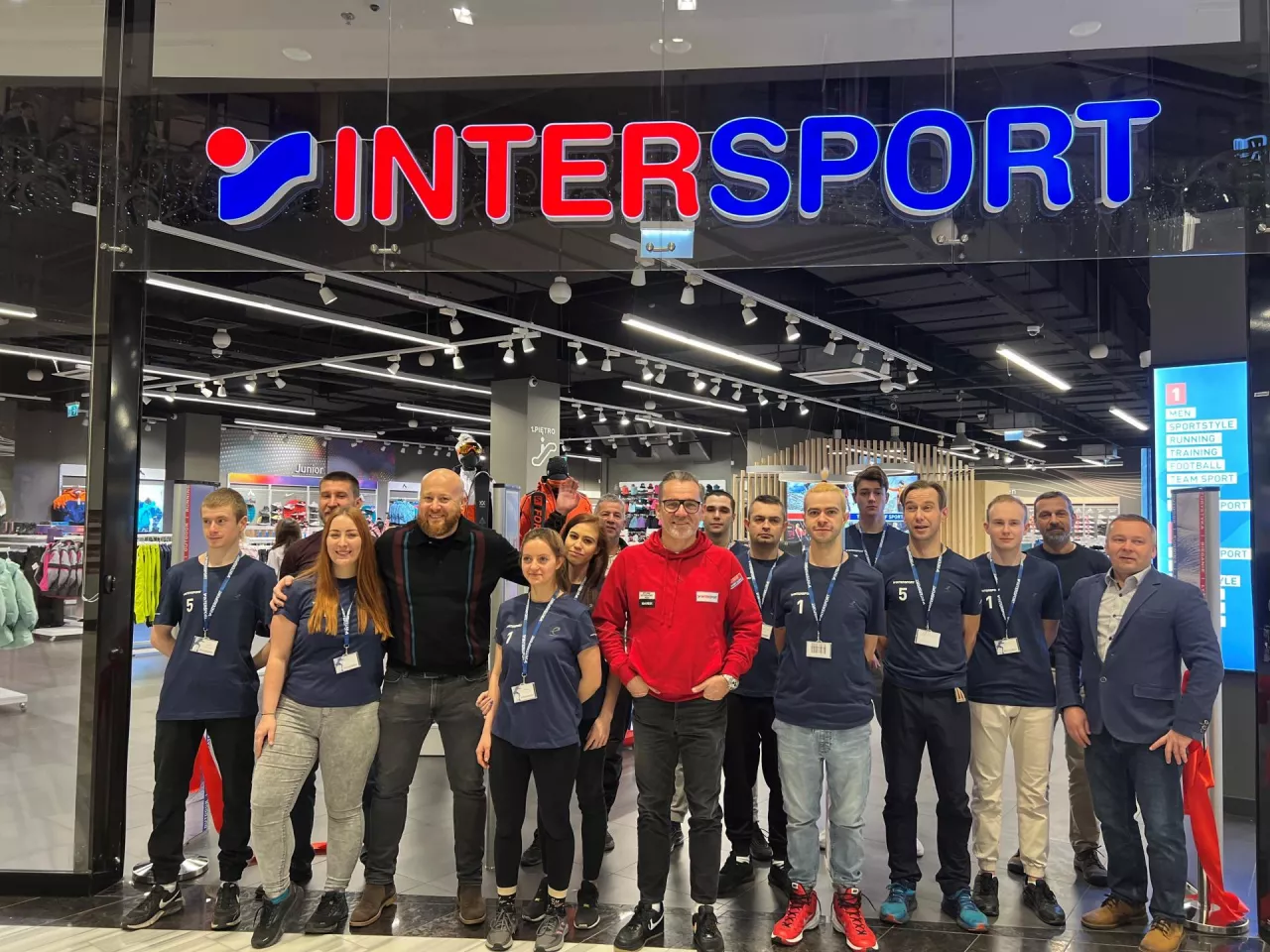 Sklep Intersport w centrum handlowym Promenada w Warszawie (fot. Intersport Polska)