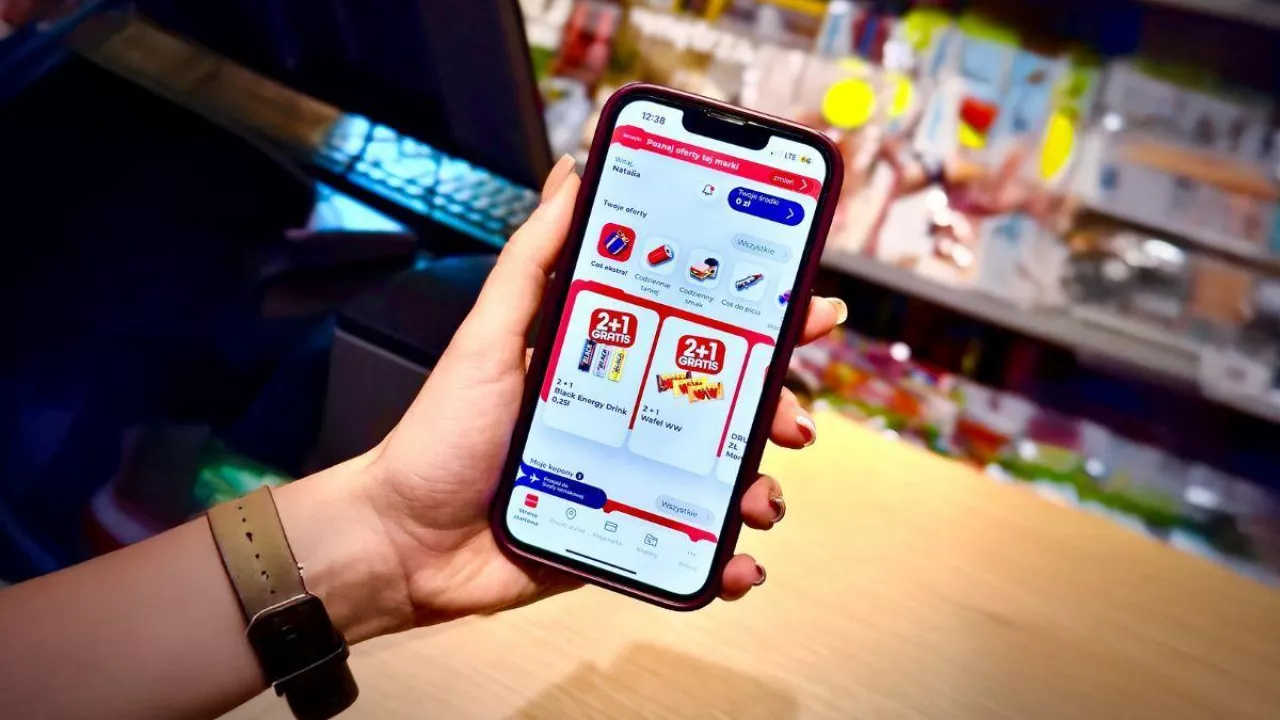 Aplikacja Kameleon w nowej odsłonie. Dopasowane oferty i rabaty z wielu sieci (fot. Lagardere Travel Retail Polska)