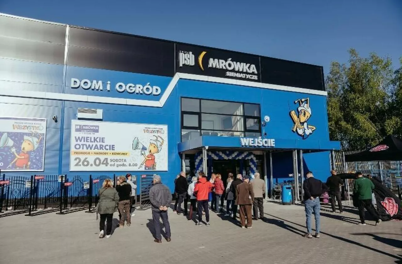 <p>Nowy sklep PSB Mrówka w Siemiatyczach</p>