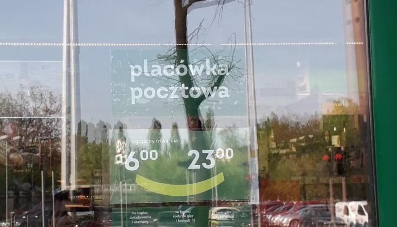 W 2019 roku część sklepów Żabka zaczęła otwierać się jako placówki pocztowe. Wywołało to spore poruszenie na rynku (fot. Archiwum) 