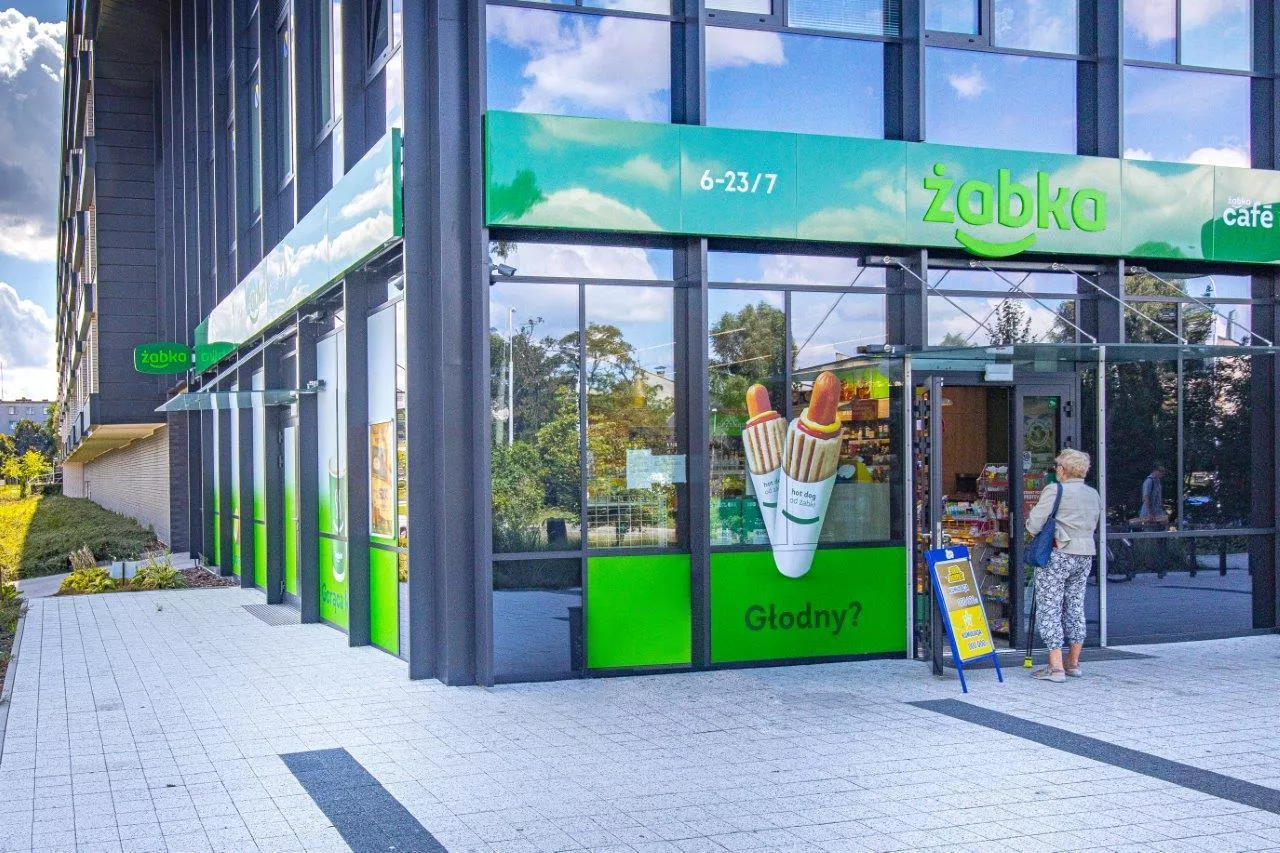 <p>Sklep sieci Żabka</p>
