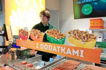 <p>Żabka rozwija koncept gastronomiczny</p>