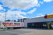 Wyprzedaże odzieży i produktów przemysłowych do 70 proc. Zobacz listę miast, gdzie będzie Outlet Truck Biedronki w maju 2025 (fot. Paweł Mikos)