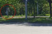 Klientka okradła Decathlon, a następnie... udawała drzewo (źródło: KPP w Piasecznie)