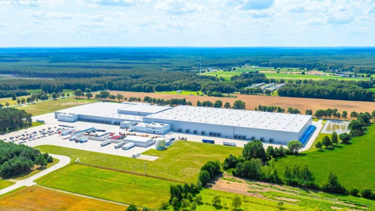 Nowe centra dystrybucyjne Dino w strategicznych miejscach. Wskazują kierunek ekspansji (fot. Mirbud)