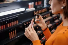 Sprzedaż kosmetyków osiągnęła w 2024 r. rekordową wartość 35 mld zł (fot. Shutterstock)