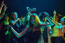 Browar Perła zorganizował kontrowersyjną promocję na piwo, w której rozdaje karnety na lubelskie juwenalia (fot. Shutterstock)