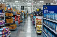 Na zdj. sklep sieci Walmart w amerykańskim Miami na Florydzie (fot. Chekyravaa/Shutterstock)
