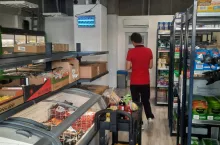 Mini centrum dystrybucyjne Biedronki i Glovo (fot. wiadomoscihandlowe.pl)