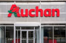 Logo sieci sklepów Auchan (fot. Shutterstock)