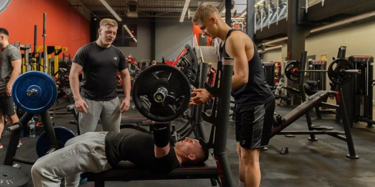 <p>Wnętrza jednego z klubów sieci Xtreme Fitness Gyms</p>