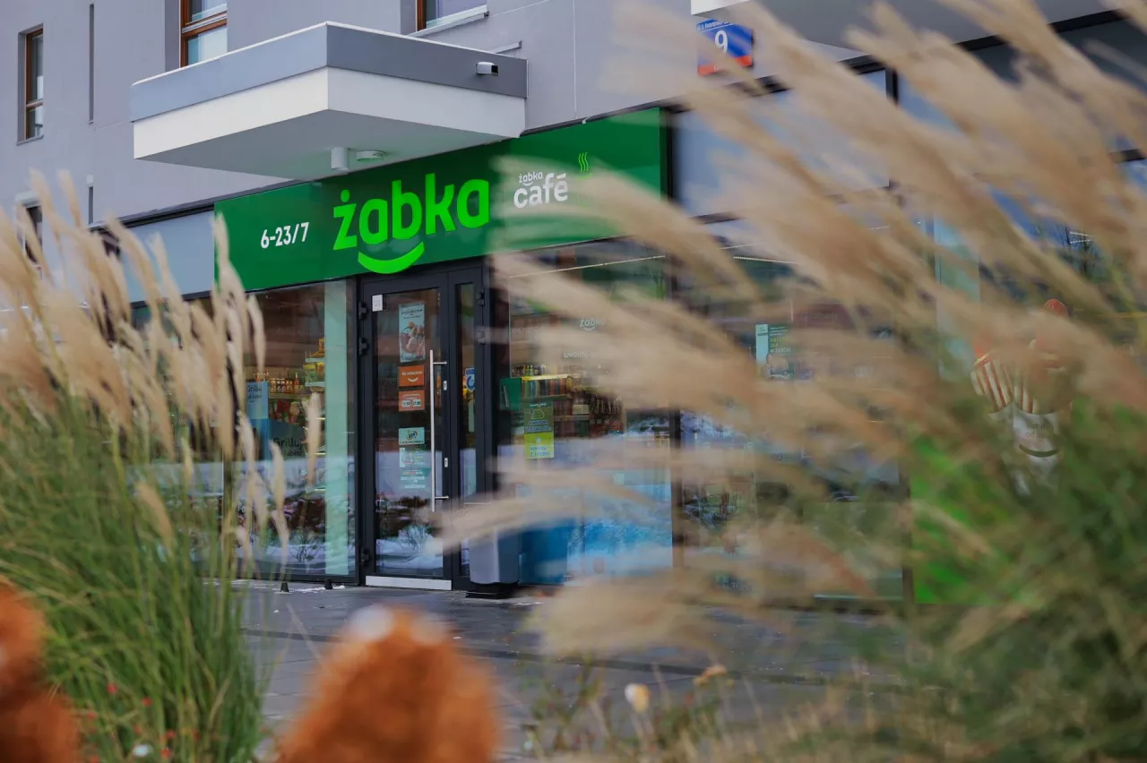 <p>Sklep sieci Żabka</p>